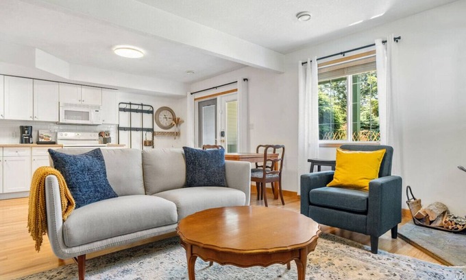 East Kootenay Apartment | Wild Embers | Central | Fire Pit | Fireplace
