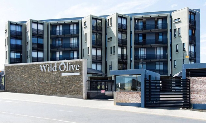 Windhoek Apartment | Wild olive conveniency right next to the mall amd private hospital.
