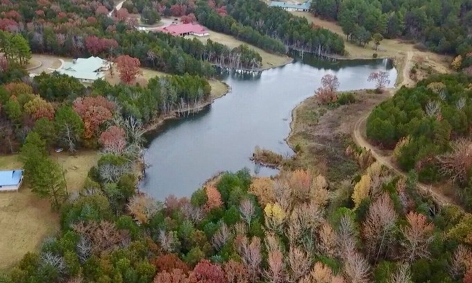 Cecil House | Wilderness Lodge inside private 240 acre Ozark Foothills Paradise