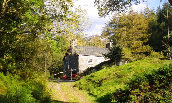 Cwrt Cottage | Wilderness Retreat/Riverside terrace and close to the coast.