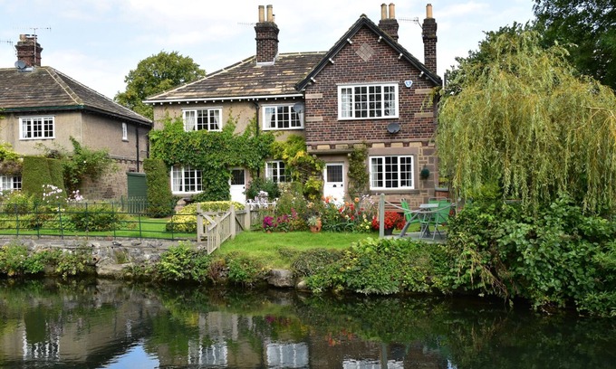 Ashford-in-the-Water Cottage | WILLOW COTTAGE, family friendly in Ashford-In-The-Water