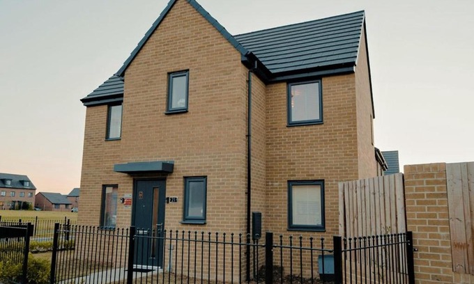Thurnscoe House | Willow Heights Modern 5-7 Persons/3 Bed Detached