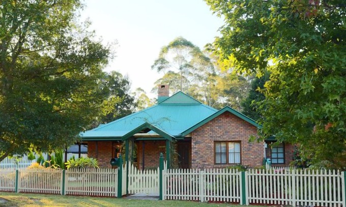 Surf Beach House | Wimbie Beach - Family getaway - "Sandy Paws" - 250 meter walk to beach