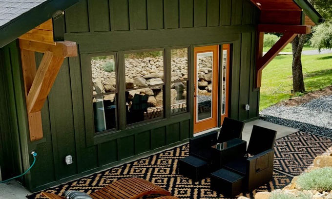 Rockbridge Baths Cabin | Winding Creek Cabin Charming Couples cabin with HotTub in the Shenandoah Valley
