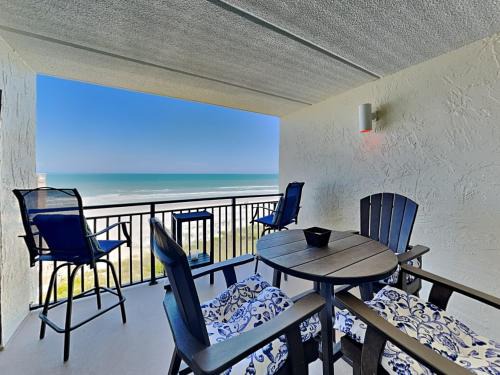 Crescent Beach Apartment | Windjammer 316