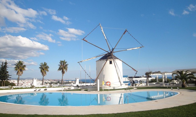 Albufeira Apartment | Windmill Hill 2 bed modern apartment with Wifi and Air Con in lounge