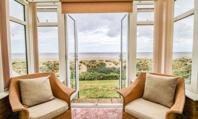 Anderby Creek Cottage | WINDYRIDGE, family friendly, with a garden in Chapel St Leonards