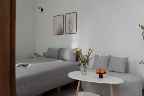 Trang Tien House | Wine Room# 1BRS#1 min to Hoan Kiem Lake#Balcony#Operahomestay# Netflix