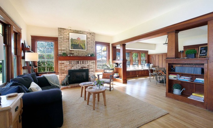 Healdsburg House | Winery Estate Surrounded by vineyard views near town of Healdsburg