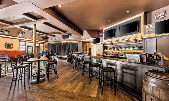 Midnapore Hotel | Wingate by Wyndham Calgary