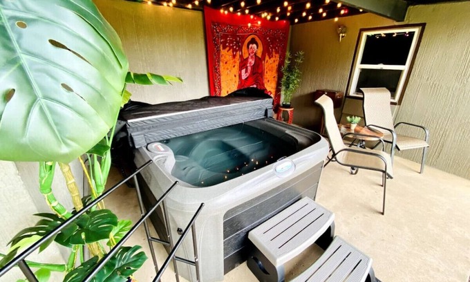 Cascade-Chipita Park Condo | Winnemucca Spa; wet sauna, hot tub, views