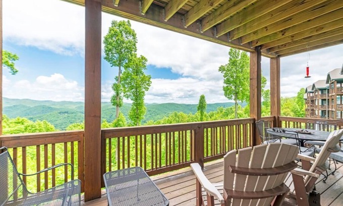 Banner Elk Condo | Wintergreens R221- Mountain Condo, Mountain View, Gated Resort, Indoor/Outdoor Pools and Hot Tub,.