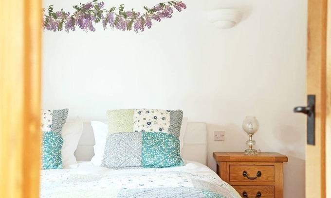 Selsted Cottage | Wisteria Cottage, Hoad Farm, Acrise, Folkestone, Kent