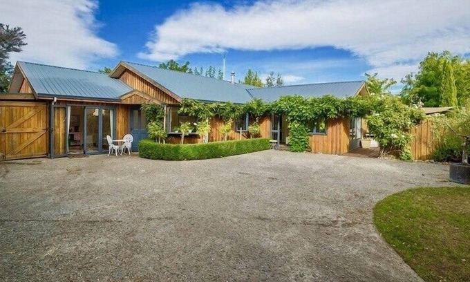 Lowburn Cottage | WISTERIA LODGE - CLOSE TO LAKE AND CROMWELL OLD TOWN in Cromwell