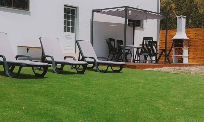 Porto de Mos House | With a view of Serra de Aire e Candeeiros, with a calm location (Petfriendly).