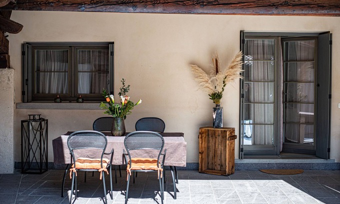 Longa House | With outdoor terrace for family and friends