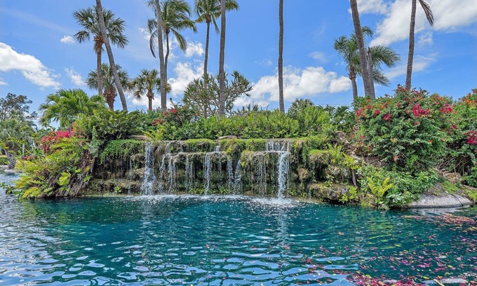 Siesta Key Condo | Within walking distance of Siesta Key Beach! Beautiful view of bay!
