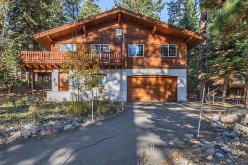 Truckee House | Wolfs Lair by AvantStay Swiss Chalet w Private Hot Tub Access to Northstar Resort Community