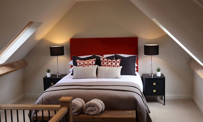 Quedgeley House | Wonderful villa for 2 guests with WIFI, terrace, pets allowed and parking
