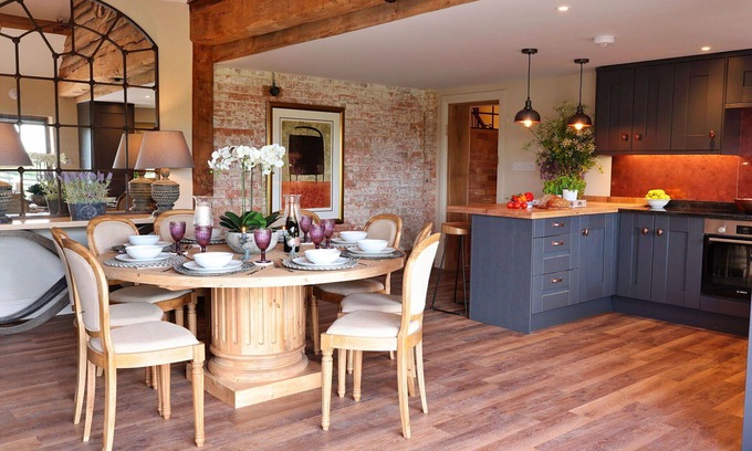 Quedgeley House | Wonderful villa for 6 guests with WIFI, terrace and pets allowed