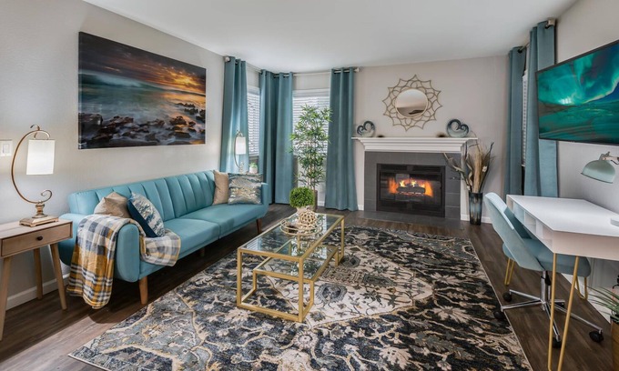Rocklin Apartment | Wonderful Designer Apartment Home with King Bed