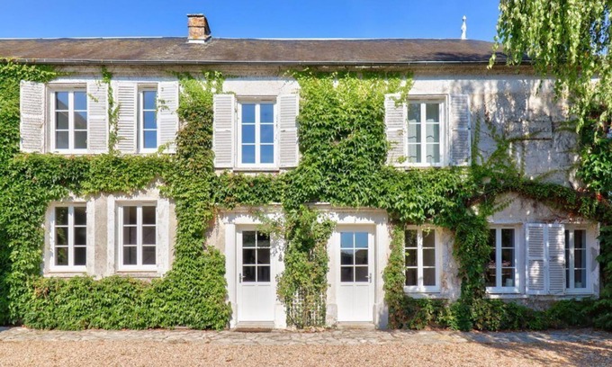 Lommoye House | Wonderful escape for happy tribes