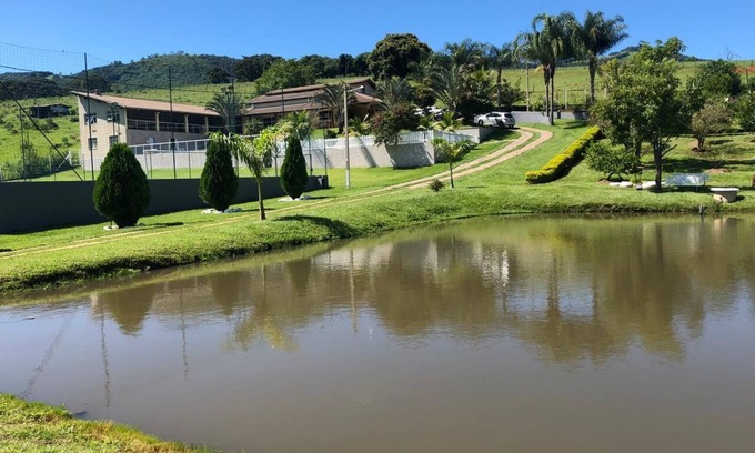 Extrema House | WONDERFUL FARM WITH OUTDOOR FIREPLACE/HEATED POOL Different price for holidays