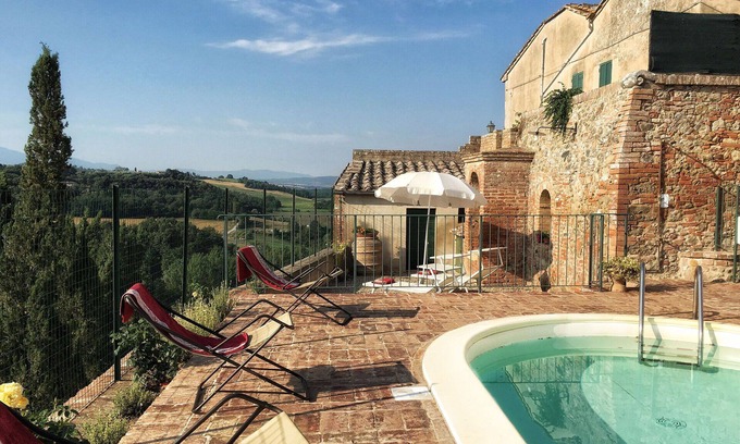 San Giovanni d'Asso House | Wonderful private villa with WIFI, private pool, A/C, TV, patio, panoramic view, close to Montalcino