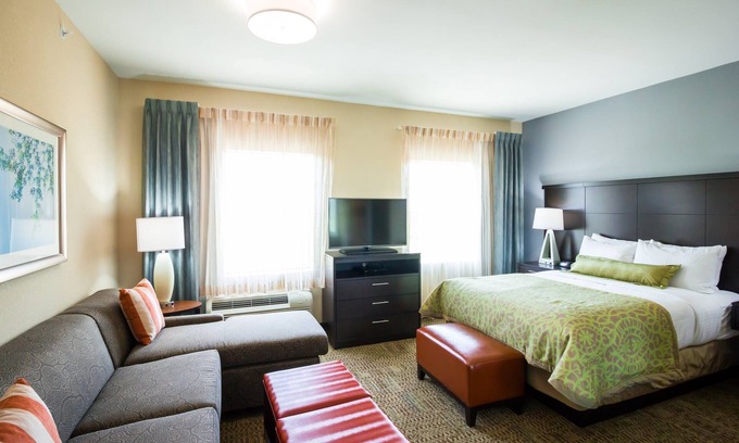 Plano Apartment | Wonderful King Studio | Enjoy Free Breakfast, Free Wi-Fi, and an Outdoor Pool