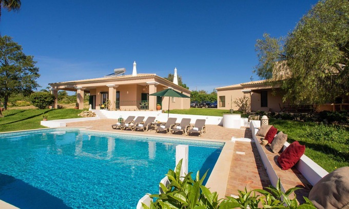 Monte Raposo Villa | Wonderful private villa for 6 guests with WIFI, private pool, TV and patio