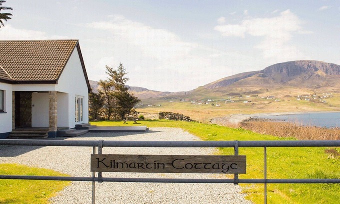 Staffin House | Wonderful private villa for 6 guests with WIFI, TV and pets allowed