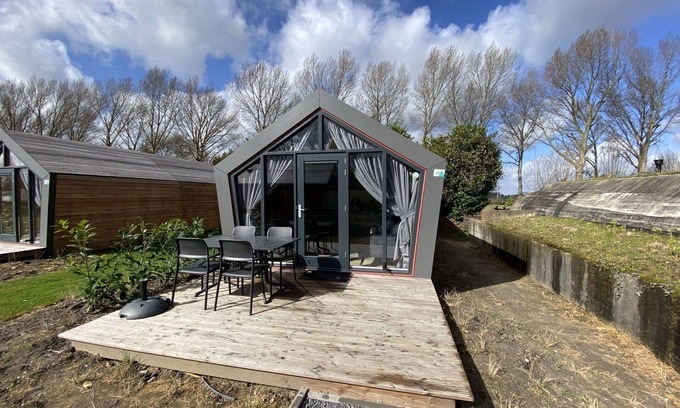 Willemsdorp House | Wonderful private villa for 4 people with WIFI, TV, terrace and parking