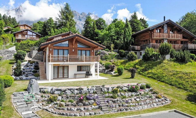 Ovronnaz House | Wonderful private villa for 10 guests with WIFI, TV, terrace, pets allowed and panoramic view