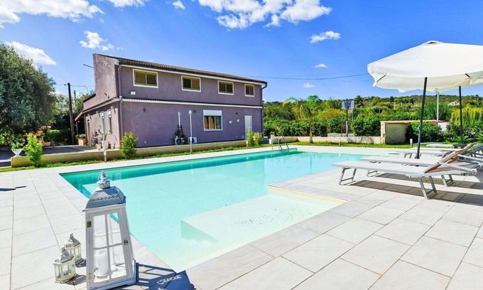 Floridia Villa | Wonderful private villa for 6 guests with private pool, A/C, WIFI, TV and patio