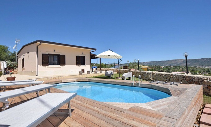 Floridia Villa | Wonderful private villa for 5 people with WIFI, A/C, private pool, TV, terrace and panoramic view