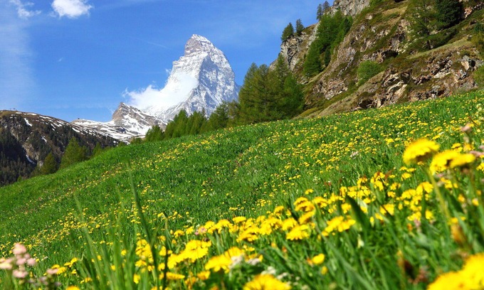 Zermatt House | Wonderful private villa for 8 guests with WIFI, pool, TV and terrace