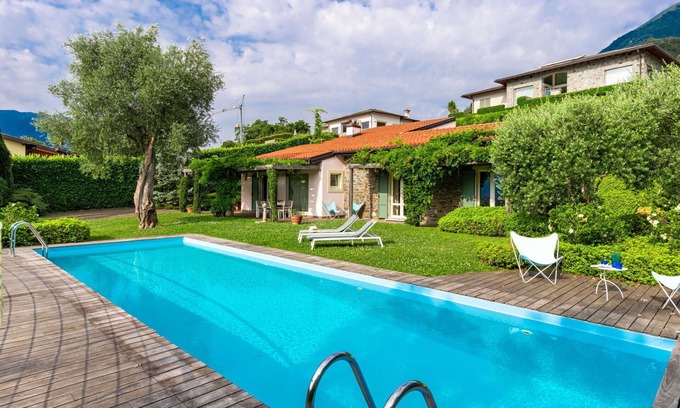 Griante Villa | Wonderful private villa for 6 guests with WIFI, private pool, terrace and pets allowed