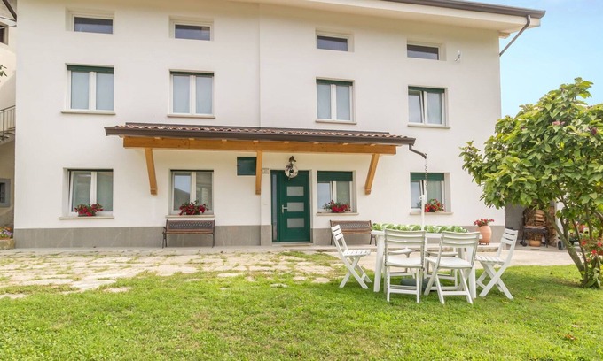 San Leonardo House | Wonderful private villa for 7 guests with WIFI, TV, pets allowed, panoramic view and parking