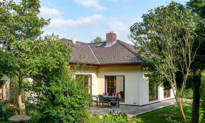 Murchin House | Wonderful private villa for 6 guests with WIFI, TV, terrace and parking