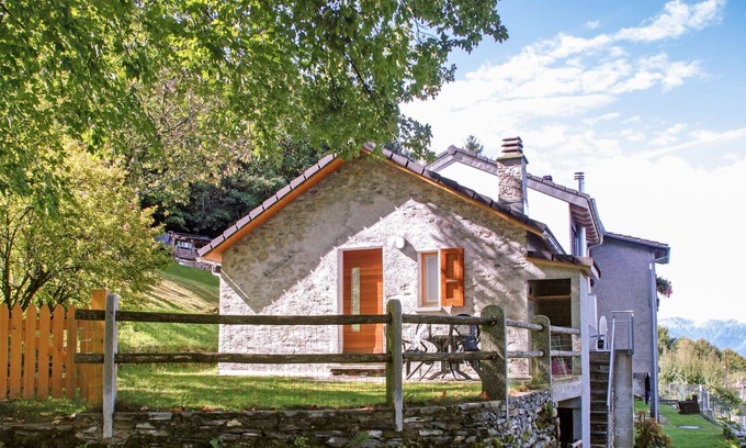 Bellinzona House | Wonderful private villa for 2 guests with WIFI, panoramic view and parking