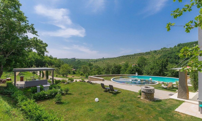 Momjan Villa | Wonderful private villa for 6 guests with private pool, A/C, WIFI, terrace and pets allowed
