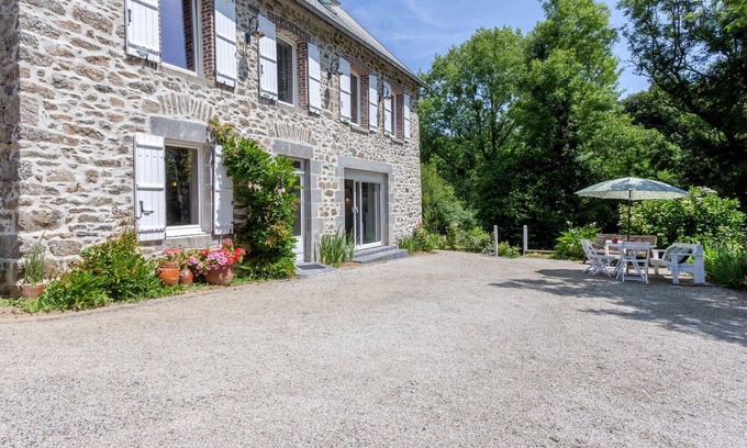Coutances House | Wonderful private villa for 6 guests with WIFI, TV, terrace and parking