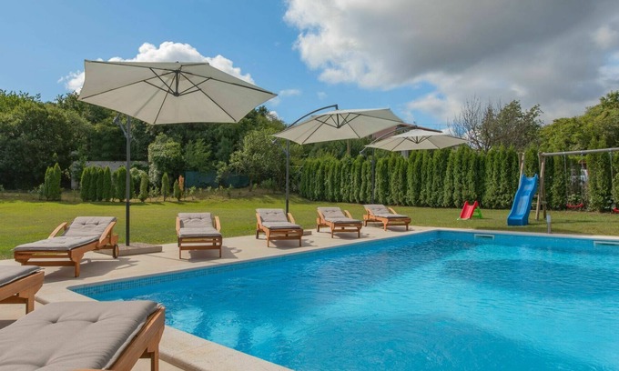 Strmac House | Wonderful private villa for 12 people with WIFI, private pool, A/C, TV, terrace and parking