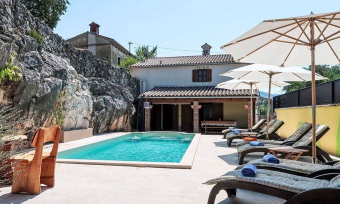Susnjevica House | Wonderful private villa for 6 people with WIFI, A/C, private pool, TV, terrace and pets allowed