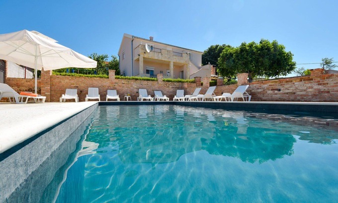 Benkovac House | Wonderful private villa for 10 guests with WIFI, private pool, A/C, TV, terrace and parking