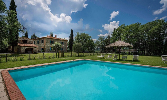 Bucine Villa | Wonderful private villa with A/C, WIFI, private pool, patio, pets allowed and panoramic view