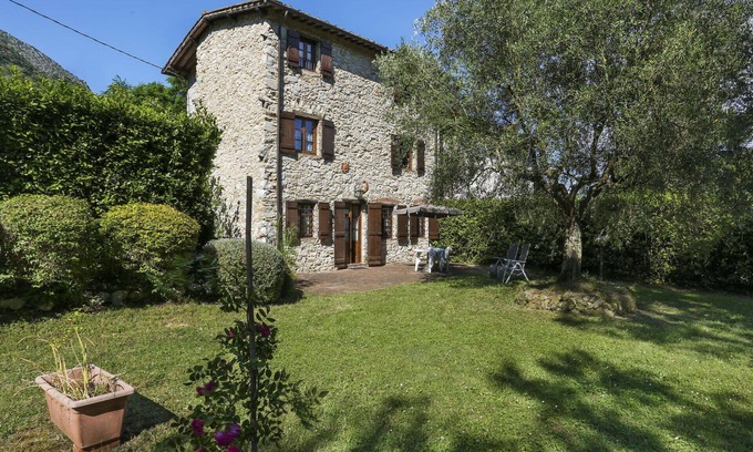 Santa Maria del Giudice Villa | Wonderful private villa for 8 guests with WIFI, TV, patio and pets allowed