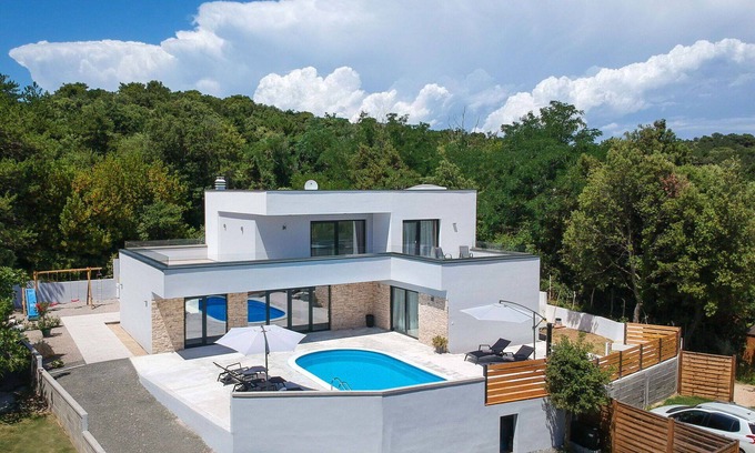 Lopar Villa | Wonderful private villa with private pool, hot tub, WIFI, A/C, TV, patio and pets allowed