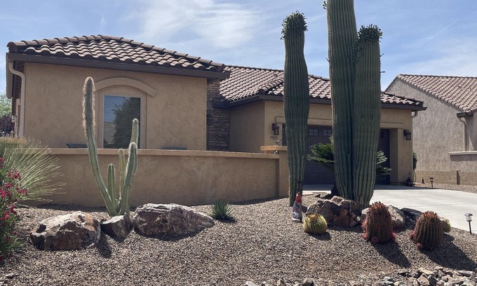 Saddlebrooke House | Wonderful Saddlebrooke Sola.located within walking distance of Desertview!