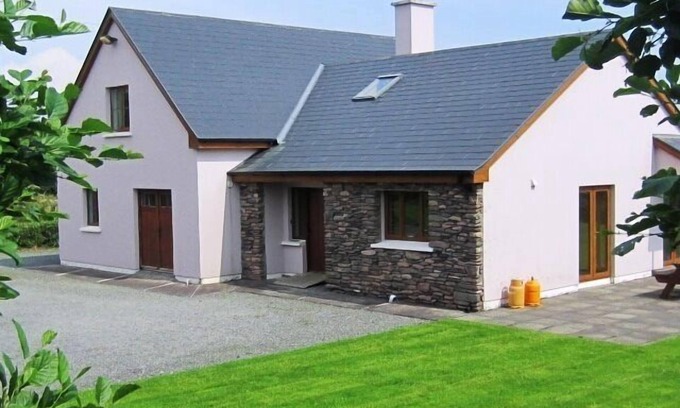 Emlaghmore House | Wonderful Sea Views, Walks, Hiking, Beaches, Fishing, Family Friendly, WiFi